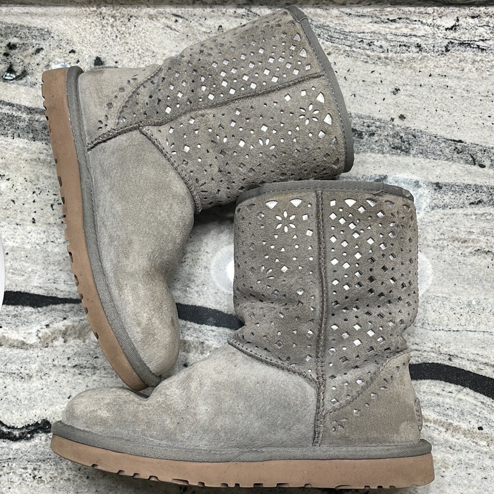 *RARE* UGG Cutout Short Boots - Picture 8 of 15